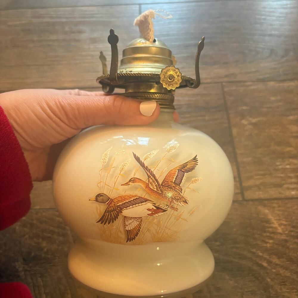 Vintage Lamplight Farms Mallard Duck Porcelain Oil Lamp No Clear Chimney Glass